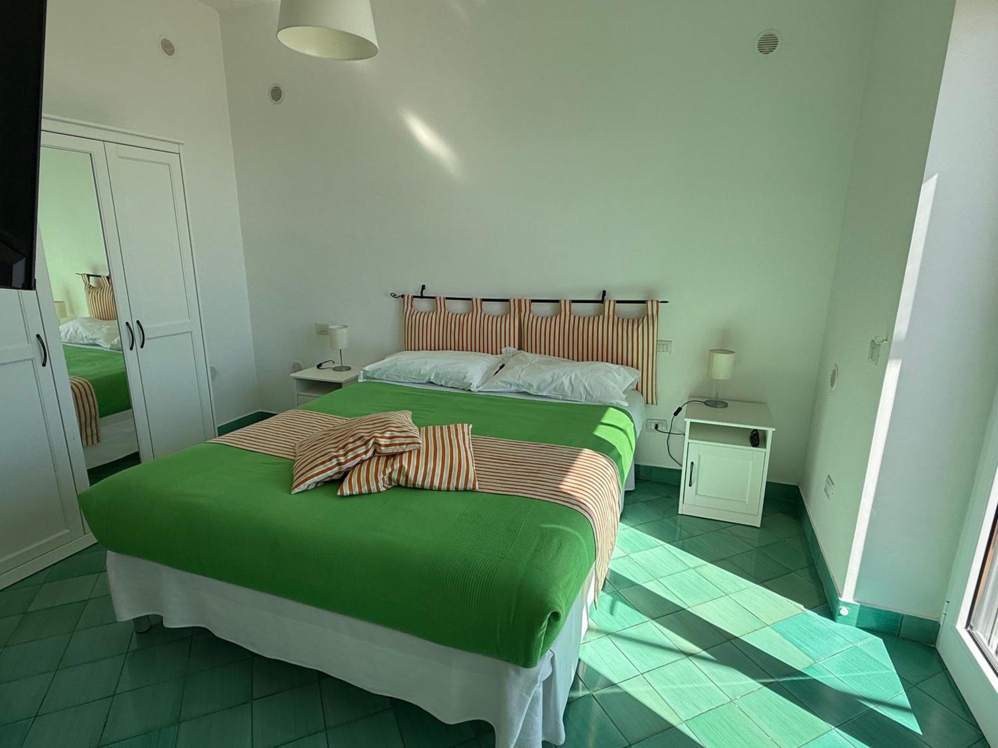 فيلا Casa Gabriella - Amalfi Coast - Free Parking - Full Sea View Vietri المظهر الخارجي الصورة
